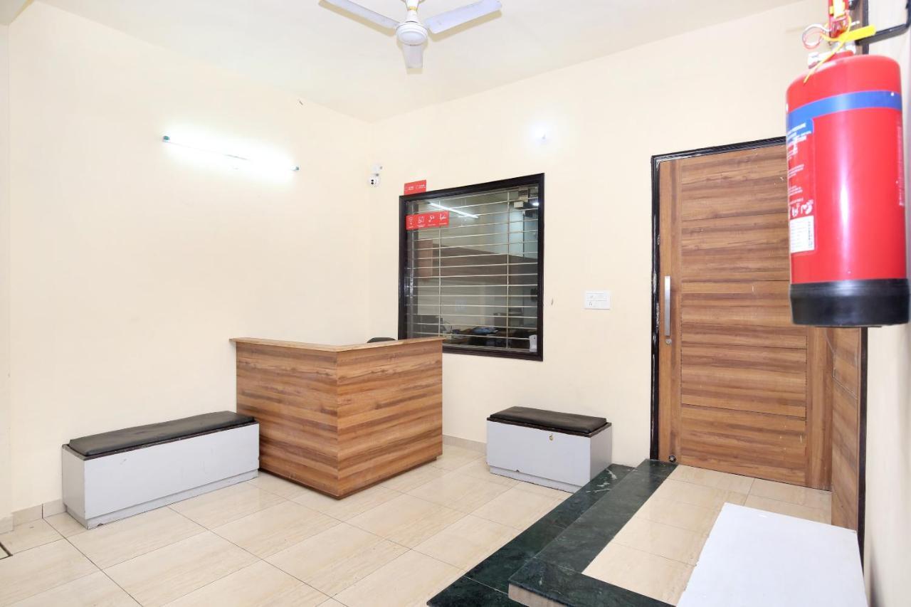 Oyo 16126 Aanantham Hotel Ludhiana Eksteriør billede