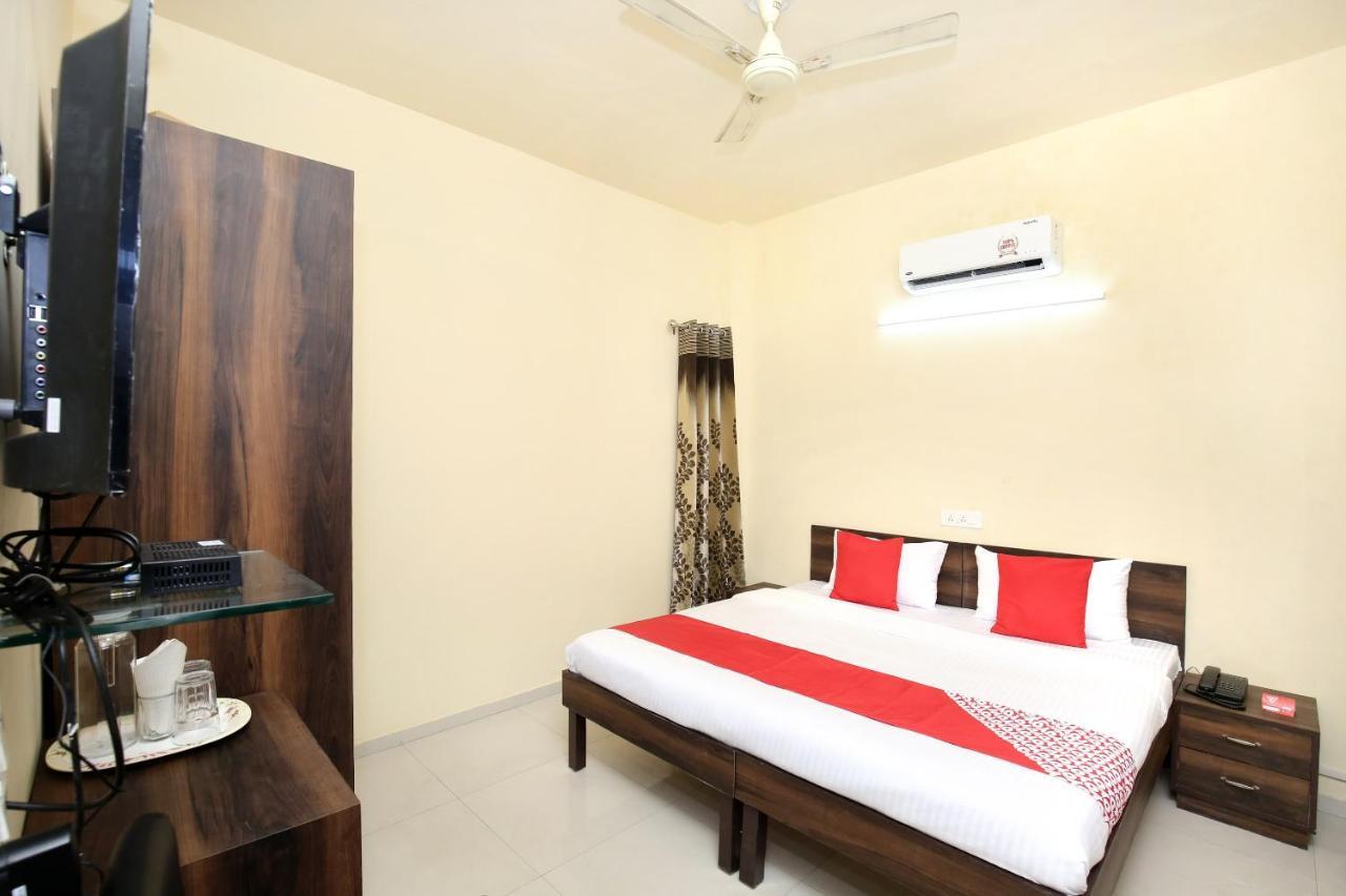 Oyo 16126 Aanantham Hotel Ludhiana Eksteriør billede