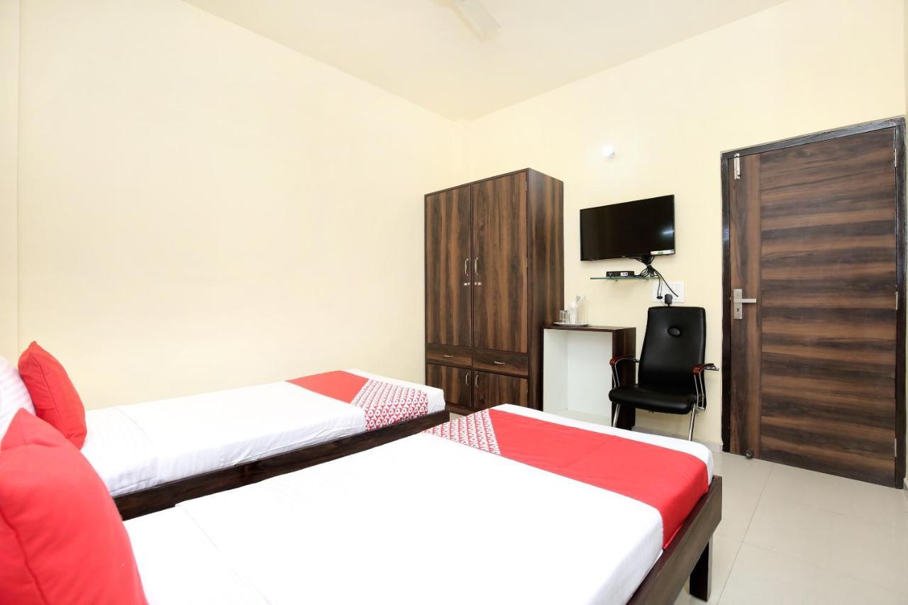 Oyo 16126 Aanantham Hotel Ludhiana Eksteriør billede