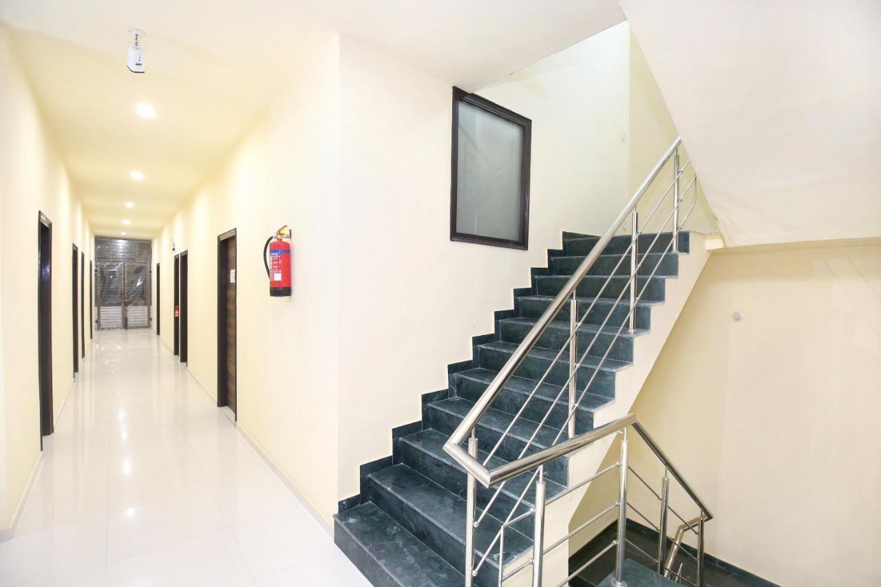 Oyo 16126 Aanantham Hotel Ludhiana Eksteriør billede